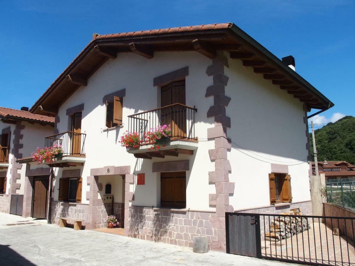 Casa Rural Txolinenea Hostal Lantz Exterior foto
